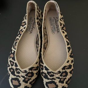 Skechers leopard print flats